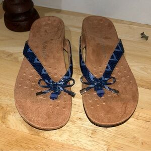 New Vionic Women's Rest Bella II Toe Post Sandal Chevron Blues Flip Flops 10 42